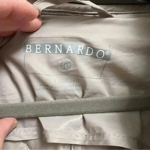 BERNARDO Women's Packable Zip Puffer Jacket with Pillow Collar Down Alternative - Picture 2 of 12